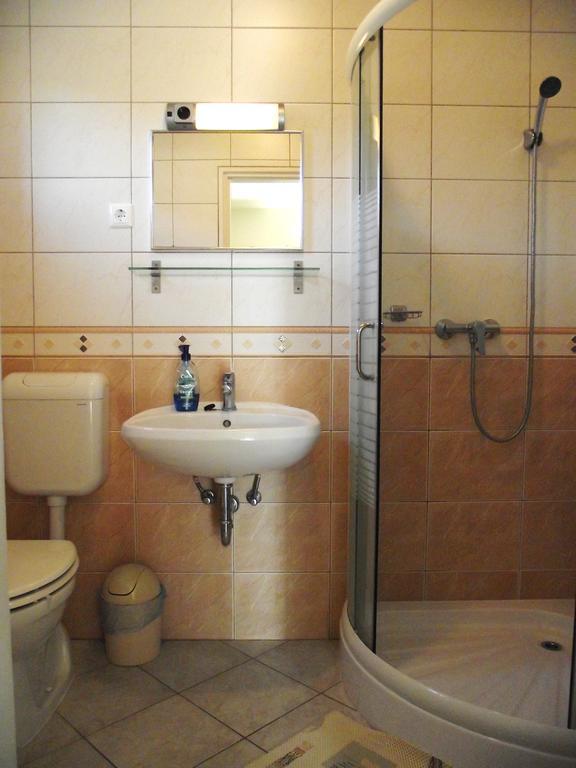 Radek Vendeghaz Es Apartman Halászi Εξωτερικό φωτογραφία