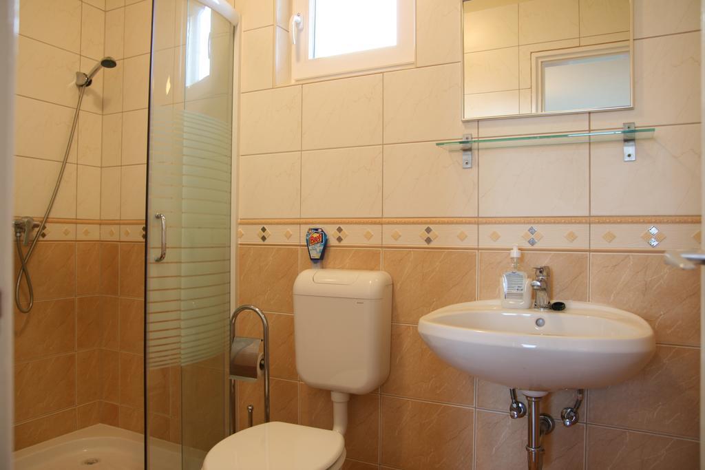 Radek Vendeghaz Es Apartman Halászi Εξωτερικό φωτογραφία